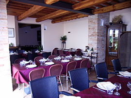 foto della sala interna dell'agriturismo villa rosa