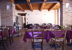 foto della sala interna dell'agriturismo villa rosa